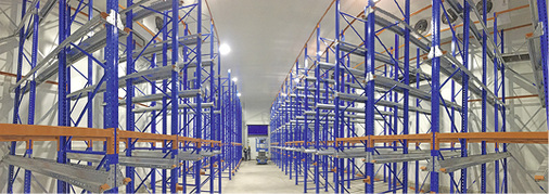 
Dank der neuen Ecostar Verflüssigungssätze können mit der vorhandenen 
Spannungsqualität statt eines nun zwei Kühlräume wie dieser versorgt 
werden.

