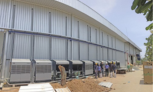 
Das Team von Bitzer und der Iceman Group of Companies während der 
Installation der zehn Ecostar LHV7E in Colombo, Sri Lanka

