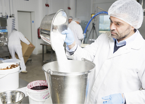 
Die Basis für den Erfolg ist von Anfang an dieselbe geblieben: 
hochqualitatives Eis, hergestellt in eigener, sorgfältiger Produktion aus 
besten natürlichen Zutaten.

