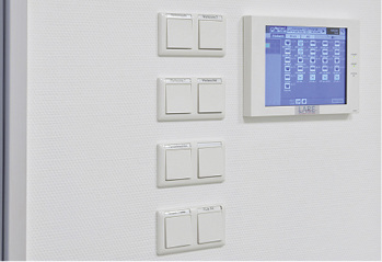 
Herzstück der Heiz- und Klimatechnik ist das visuelle Steuerungssystem vom 
Typ AE-200, mit dem sämtliche Funktionalitäten individuell gesteuert werden 
können.

