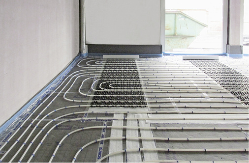 
Warmwasser-Fußbodenheizung mit Be- und Entlüftung und Wärmerückgewinnung

