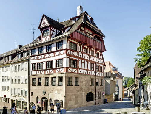 
Das Albrecht-Dürer-Haus ist eines der bekannten Wahrzeichen der alten 
Reichsstadt Nürnberg.

