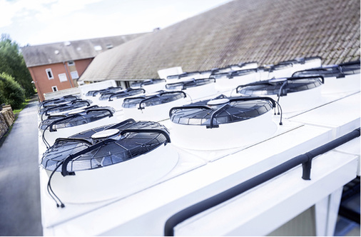 Die Ventilatoren werden von energiesparenden, drehzahlgeregelten EC-Motoren 
angetrieben.


