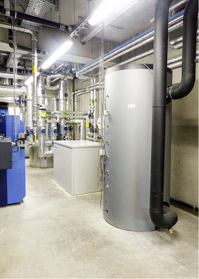 Die Abwärme eines Rechenzentrums wird durch Wärmepumpen für Heizzwecke 
nutzbar gemacht.


 - © Überlandzentrale Lülsfeld eG / BWP

