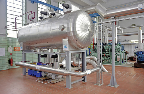 
Teil der Kälteanlage ist der Pumpenabscheider, der von 3K Kälte- und 
Klimatechnik Kruse GmbH im Vorfeld ausgetauscht wurde. Im Hintergrund das 
Bitzer ACP

 - © Bitzer

