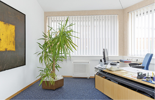 Die Truhengeräte sorgen ähnlich wie bei der Anordnung von Heizradiatoren 
für eine optimale Wärmeverteilung im Raum.


