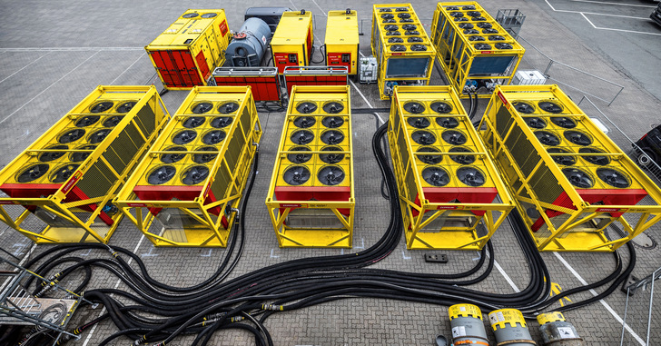 Zeppelin Rental installierte eine schlüsselfertige temporäre Kühlanlage auf der Parkfläche eines Zentrallagers, um Wartungsarbeiten an der bestehenden Anlage zu ermöglichen