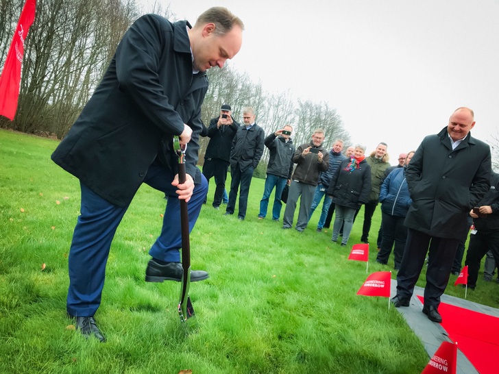 Erster Spatenstich für ein neues Rechenzentrum in der Nähe der Danfoss Unternehmenszentrale in Nordborg, Dänemark.
