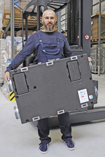 Das geringe Gewicht dieser Lüftungsanlage ermöglicht nicht nur eine Ein-Mann-Montage, sondern erleichtert auch den Transport. 