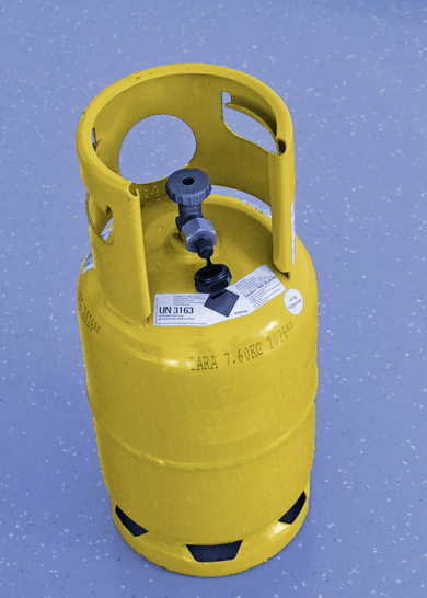 Neue Farbkennzeichnung für Kältemittel mit GWP ≥ 2500
 - © Bild: BFS Kälte-Klima-Technik
