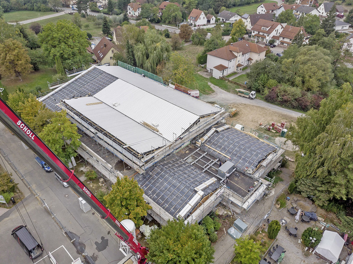 In die Modernisierung der Schwarzachhalle investierten die Gemeinde Schwarzach und das Land Baden-Württemberg rund 6 Mio. Euro. - © Bild: Isover
