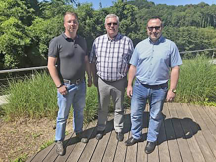 Die neuen Verwaltungsrat-Sprecher: A. Knipping (l.) und H. Denner (r.) mit VDKF-Präsident K.-H. Thielmann (Mitte)