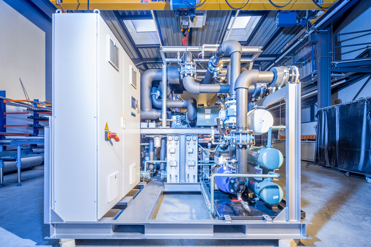 Auch und gerade mit alternativen Kältemitteln lässt sich eine hoch effiziente Kälteerzeugung für Prozesse der Kunststoffverarbeitung realisieren. 
Im Bild: Eine Propan-Kälteanlage.