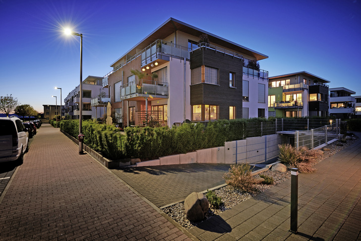 Architektonisch und bautechnisch exemplarisch sowie nachhaltig sind die komplett in Holzbauweise errichteten Punkthäuser in Staufen.