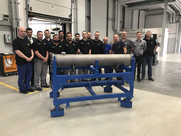 Der erste von Bitzer in Rottenburg-Hailfingen gefertigte neue Verflüssiger wurde an einen französischen Kunden ausgeliefert 