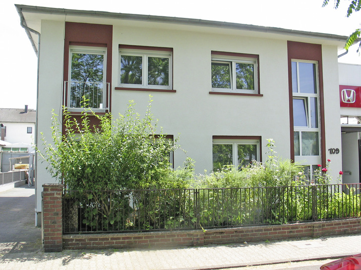 In dieses Wohngebäude aus den 1950er Jahren﻿ wurde das neue Coolfix KCXA16 Deckenkühl- und Heizsystem von KE KELIT binnen einer Woche installiert