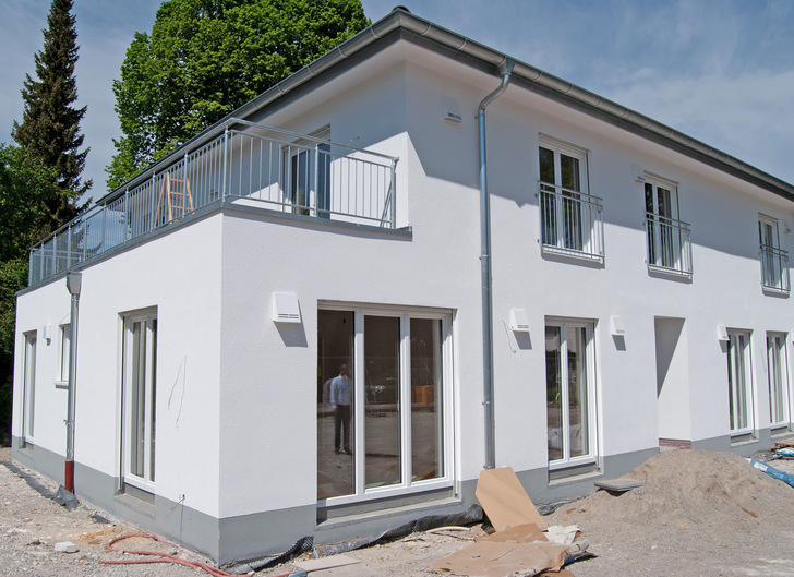 Viele Bauherren und Architekten lassen bei der Neubau- oder Sanierungsplanung außer Acht, 
dass ein umfassendes, nutzerunabhängiges Lüftungskonzept nach DIN 1946-6 erstellt werden muss.