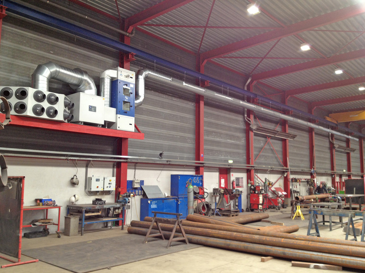 Die Filteranlage Filtercube Typ BlowTec für die zentrale Absaugung passt sich den räumlichen Gegebenheiten an und kann platzsparend eingesetzt werden.