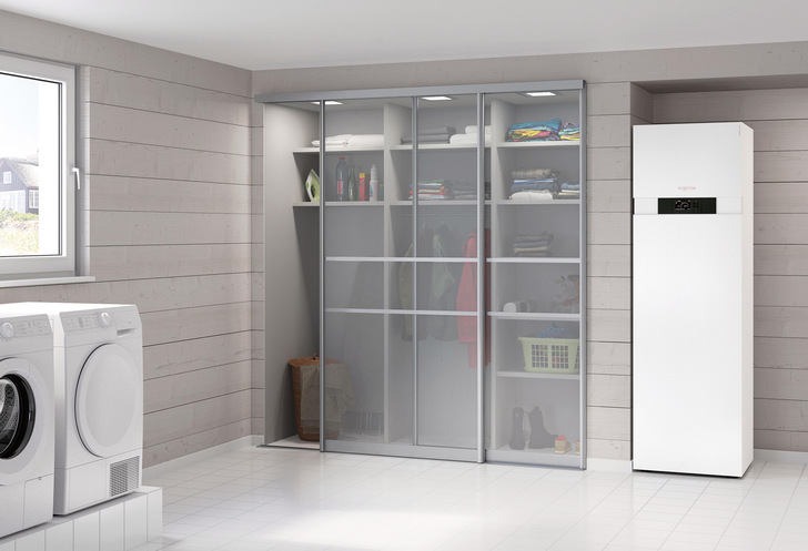 Moderne Wärmepumpen lassen sich an heißen Sommertagen zur Gebäudekühlung einsetzen. Das Sole-/Wasser-Wärmepumpen-Kompaktgerät Vitocal 333-G verfügt dazu über eine „natural cooling“-Funktion.