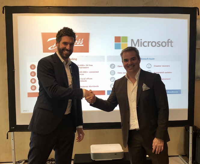 Von links: Jan-Hendrik Sewing, Senior Vice President Electronic Controller, Danfoss, und Chris Dial, Senior Director, Cloud ISVs, Microsoft.