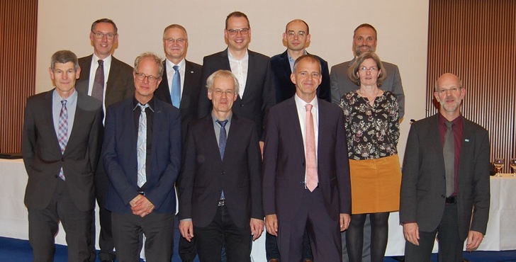 Der DKV-Vorstand 2019/20 - obere Reihe v. l.: Holger Neumann (Vorsitzender), Rainer Brinkmann (Obmann AA II.2), Andreas Binder (Sprecher der Bezirksvereine), Marek Miara (Obmann AA IV), Matthäus Wollfarth (Schriftführer) und Carmen Stadtländer (Geschäftsführerin); untere Reihe v.l.: Robert Baust (Obmann AA iII), Stephan Kabelac (Obmann AA II.1), Peter Eßlinger (Schatzmeister), Werner Hünemörder (stv. Vorsitzender) und Christoph Haberstroh (Obmann AA I).