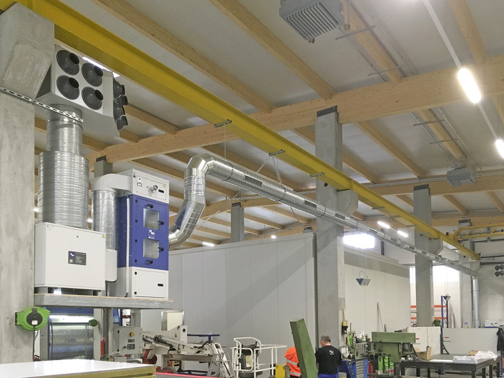 Die zentralen Absaug- und Filteranlagen BlowTec mit 11 kW Leistung wurden genau an den Einsatzfall angepasst.
