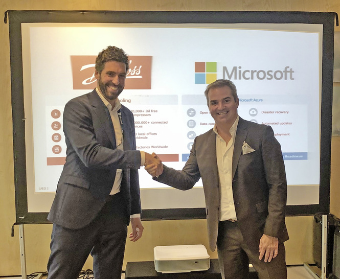 Von links: Jan-Hendrik Sewing, Senior Vice President Electronic Controller, Danfoss, und Chris Dial, Senior Director, Cloud ISVs, Microsoft