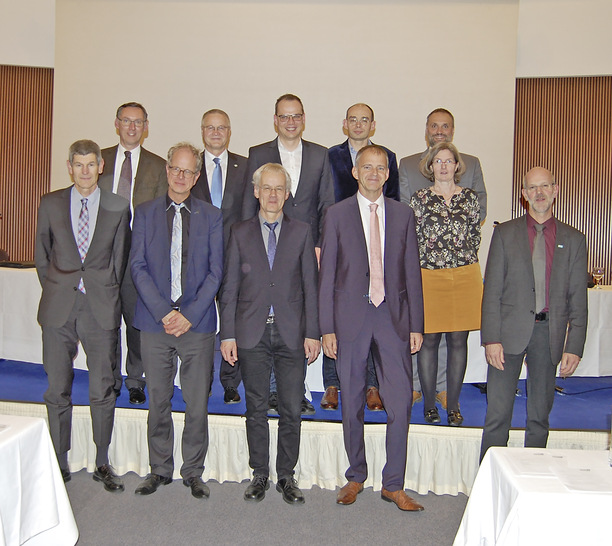 Der DKV-Vorstand 2019/20 – obere Reihe v. l.: Holger Neumann (Vorsitzender), Rainer Brinkmann (Obmann AA II.2), Andreas Binder (Sprecher der Bezirksvereine), Marek Miara (Obmann AA IV), Matthäus Wollfarth (Schriftführer) und Carmen Stadtländer (Geschäftsführerin); untere Reihe v. l.: Robert Baust (Obmann AA III), Stephan Kabelac (Obmann AA II.1), Peter Eßlinger (Schatzmeister), Werner Hünemörder (stv. Vorsitzender) und Christoph Haberstroh (Obmann AA I)
