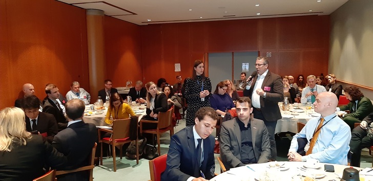 Angeregte Diskussionen nach den Kurzvorträgen beim parlamentarischen Frühstück am 13.11.2019 in Brüssel - © BIV
