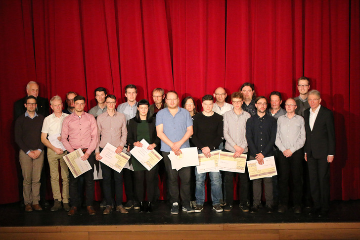 Preisträger und Betreuer des Studienpreises 2019 (li. Prof. Dr. A. Trogisch, re. Prof. Dr.-Ing. U. Franzke.