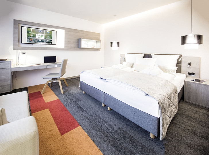 Ein Zimmer im 4-Sterne-Bereich des Hotelkompetenzzentrums (HKZ) in Oberschleißheim wurde mit Produkten von CentraLine ausgestattet, um die Technik erlebbar zu machen.