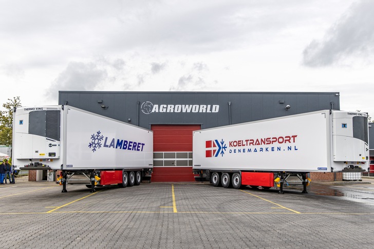 Die ersten beiden von insgesamt zwölf Lamberet-Kühlsattelaufliegern des Typs SR2 Greenliner hat die Spedition Agroworld in Gildehaus Mitte Oktober übernommen.