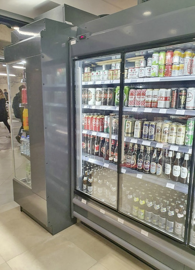 Der Betreiber des  Bonner Bahnhofsmarkt kann durch das KMW Hybridsystem seine Kühlmöbelausstattung flexibel wählen. - © Bild: Bild: KMW

