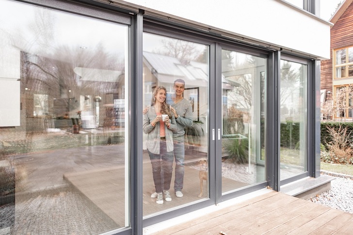 Mit dem Online-Tool des VdZ lässt sich schnell prüfen, ob die eigene Immobilie lüftungstechnisch nachgebessert werden sollte.