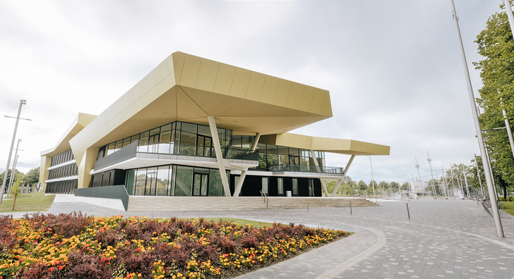 Die neu eröffnete Musikschule und Konzerthalle Latvija im lettischen Ventspils erfüllt hohe Anforderungen an Architektur und Lüftungstechnik gleichermaßen. - © Bild: Raimonds Birkenfeld
