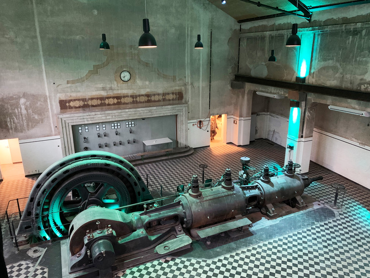 Maschinenhalle mit historischer Dampfmaschine – Die Location punktet mit außergewöhnlichem Ambiente und jetzt auch mit Komfortklimatisierung - © Kaut
