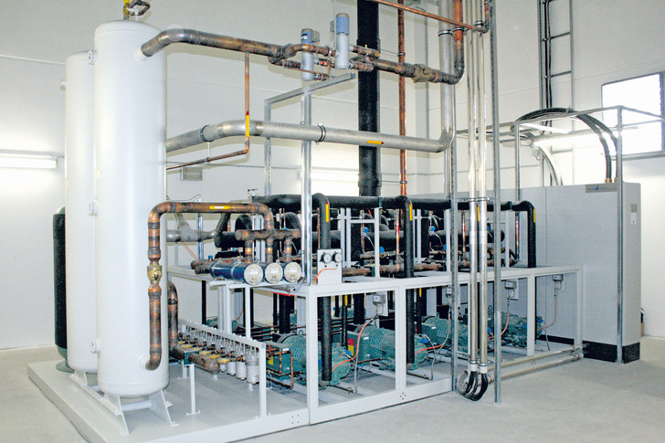 Direktverdampfungs-Kälteanlagen werden unter anderem zur Klimatisierung von Einkaufszentren und zur Kühlung von Produktionshallen in der Lebensmittelindustrie eingesetzt.