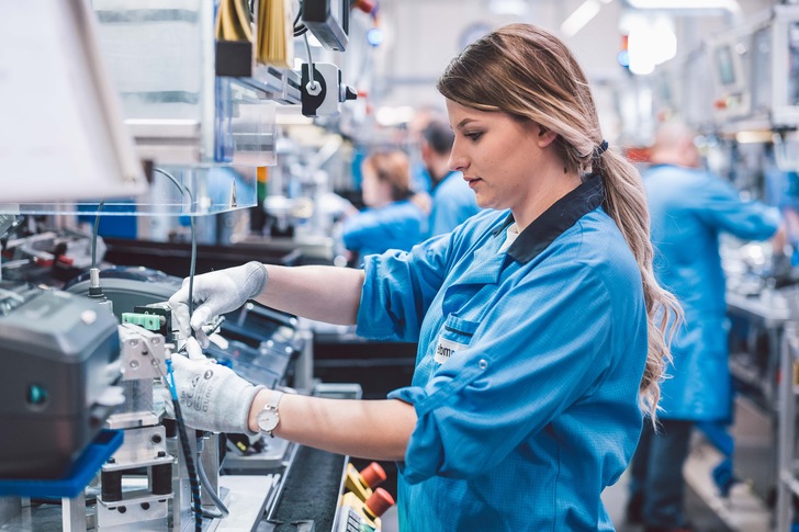 Die Fertigung von Komponenten für die Medizintechnik hat bei ebm-papst höchste Priorität.
