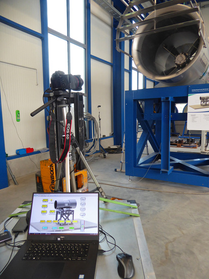 Live-Begutachtung eines Ventilators durch den Kunden.