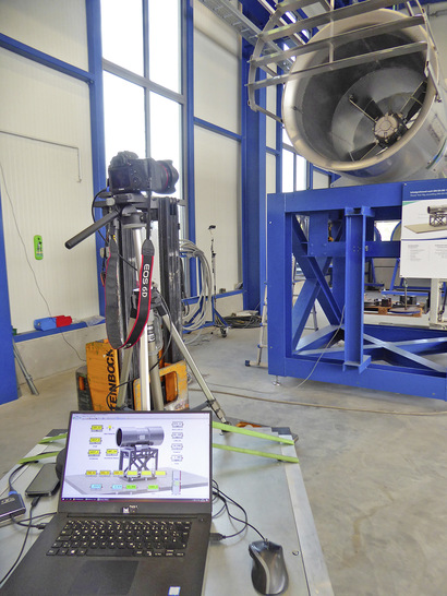 Live-Begutachtung eines Ventilators durch den Kunden.