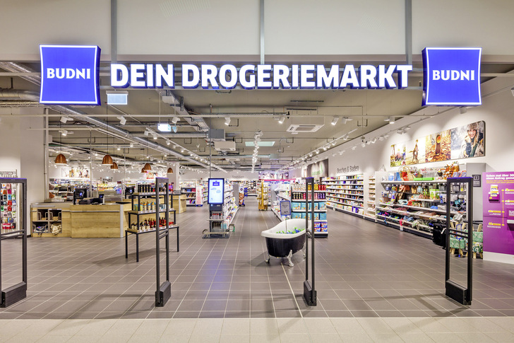 Die neu eröffnete Budnikowsky-Filiale in einem Edeka-Center in Bamberg ist mit einer komplett neuen technischen Gebäudeausrüstung ausgestattet.