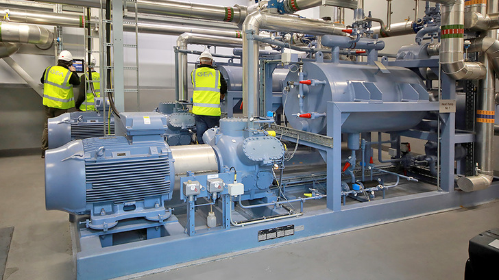 Dieses bei Aurivo installierte Wärmepumpensystem von GEA basiert auf einem Kolbenkompressor 65HP von GEA Grasso. - © Bild: GEA
