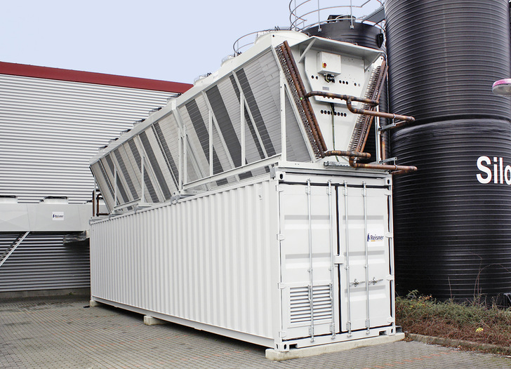 Dank des Reisner-Containers verbraucht die DRS keinen wertvollen Raum in der neuen Produktionshalle für die Kältetechnik. - © Bild: Reisner Cooling Solutions

