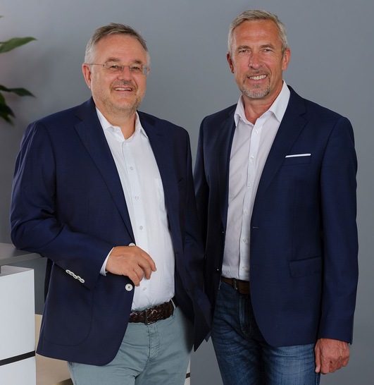 Seit 1.08.2020 bilden Bernd Becherer und Uwe Kettner (v. li.) die neue Doppelspitze der Hotmobil Deutschland GmbH. - © Hotmobil Deutschland GmbH
