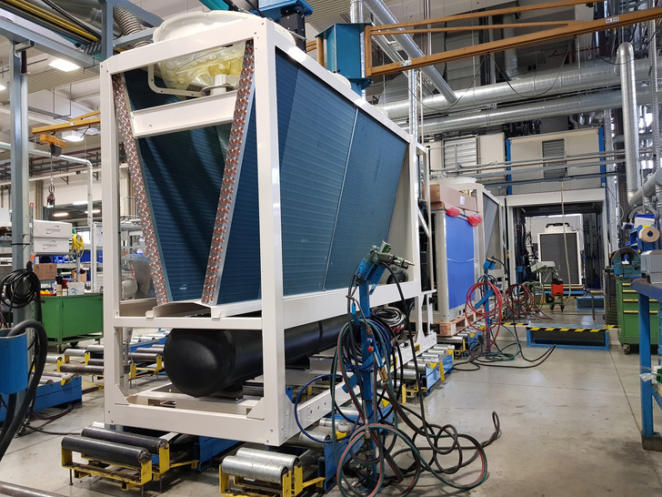 Diese Wärmepumpen werden nun in einem europäischen Clivet-Werk gebaut.