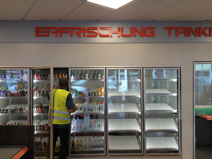 Für Frischeprodukte und Getränke brauchen Tankstellenshops immer mehr Kältetechnik.