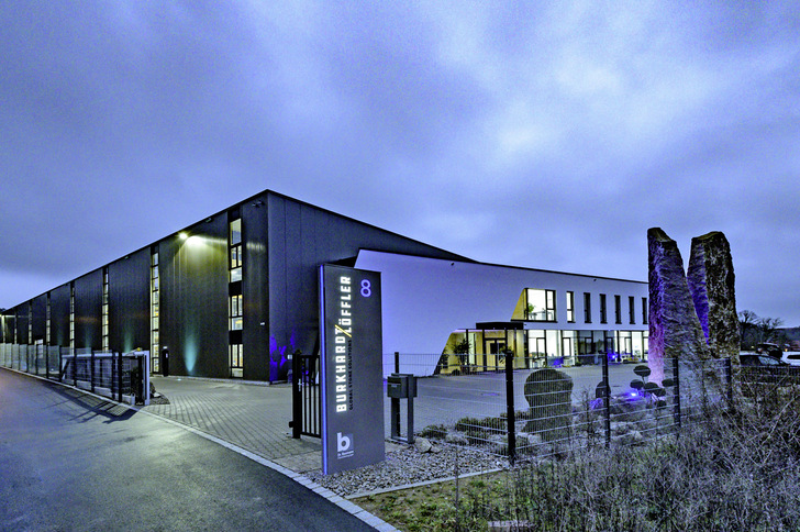 Der Neubau von Burkhardt-Löffler ist mit effizienter Gebäudetechnik ausgestattet. Für die Heizung und Kühlung wurde ein Hersteller mit Systemkompetenz ausgewählt.