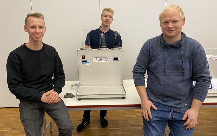 Sie haben den Bundesleistungswettbewerb 2020 gewonnen (v.li.): 2. Bundessieger Melvin Müller, 1. Bundessieger Cornelius Kania, 3. Bundessieger Pascal Pumpa.