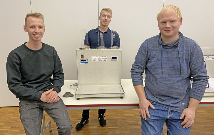 Sie haben den Bundesleistungswettbewerb 2020 gewonnen (v.li.): 2. Bundessieger Melvin Müller, 1. Bundessieger Cornelius Kania, 3. Bundessieger Pascal Pumpa
