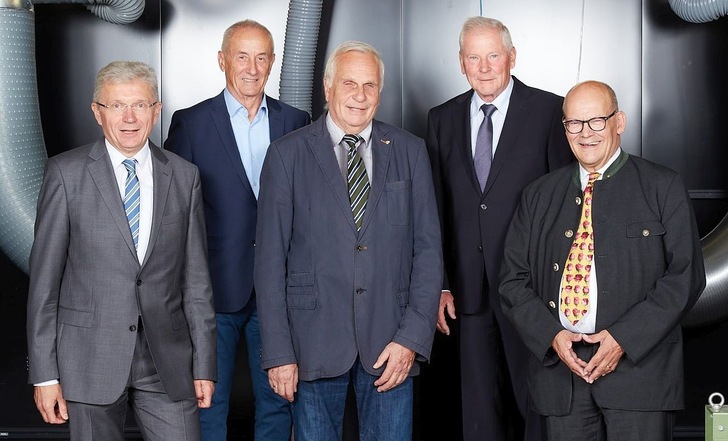 Vorstand des Vereins zur Förderung der Luft- und Kältetechnik e.V. (v.li.): Prof. Franzke (Geschäftsführer ILK Dresden), Dr. Hans-Gerd Bannasch (stellv. Vorstandsvorsitzender, Alma Mater Consulting Berlin GmbH), Prof. Achim Trogisch (Vorstandsvorsitzender, Hochschule für Technik und Wirtschaft Dresden), Prof. Eberhard Wobst (stellv. Vorstandsvorsitzende) Rechtsanwalt Klaus-Dieter Wülfrath (Mitglied des Vereins, Wülfrath & Partner).